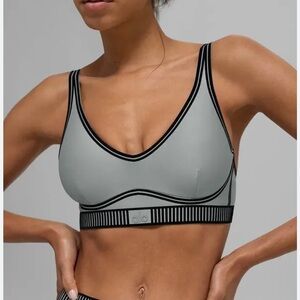 Authentic ALO Airlift Line Up Bra - Lunar Grey Size S